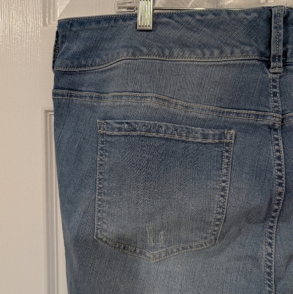 Torrid Side Stripe Jegging - Premium Stretch Light Wash in Size 22R (Regular) - Picture 9 of 16